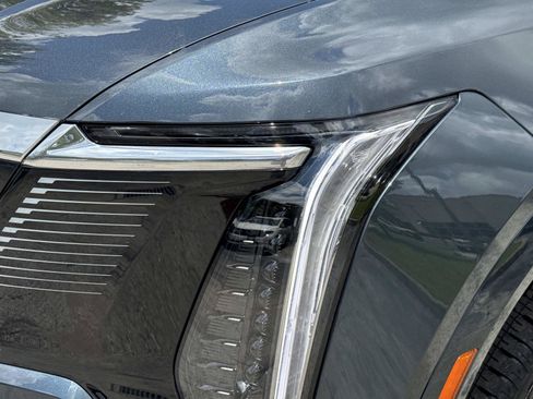 Used 2026 Cadillac Escalade IQ Luxury 2 AWD/4WD image 9