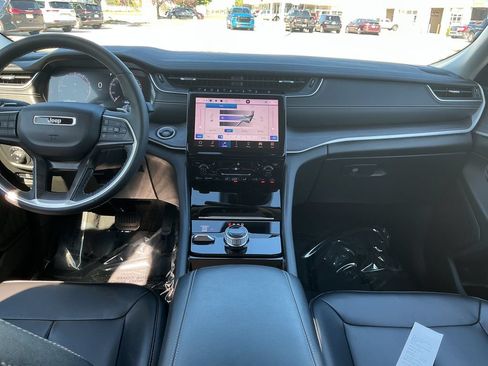 Used 2023 Jeep Grand Cherokee L Limited AWD/4WD image 12