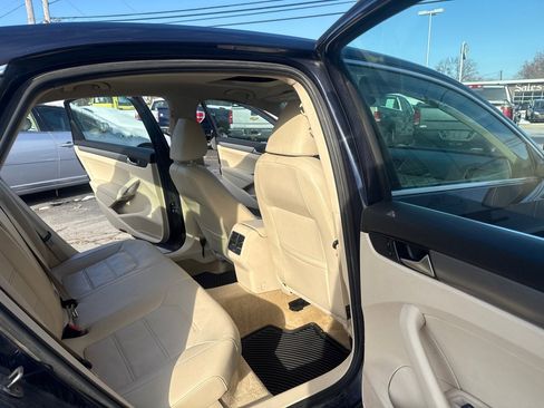 Used 2015 Volkswagen Passat TDI SE image 13