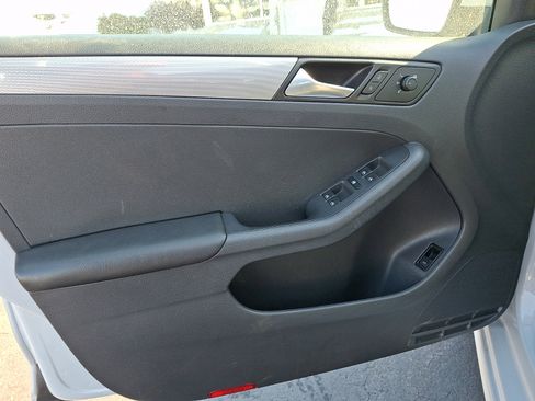 Used 2017 Volkswagen Jetta S image 12