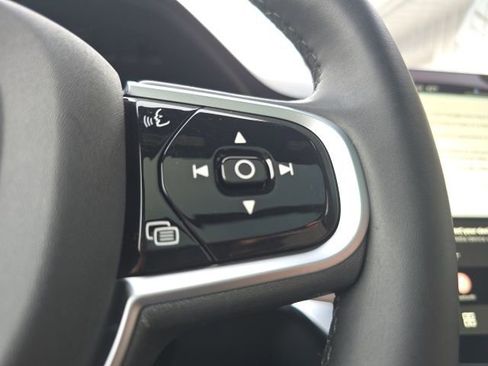 Certified 2025 Volvo XC90 B5 Plus image 33