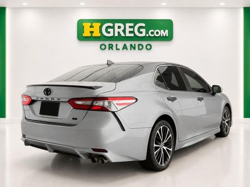 Used 2020 Toyota Camry SE FWD image 4
