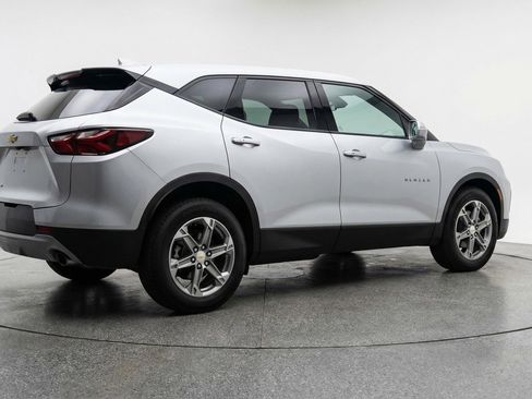 Used 2025 Chevrolet Blazer LT image 9