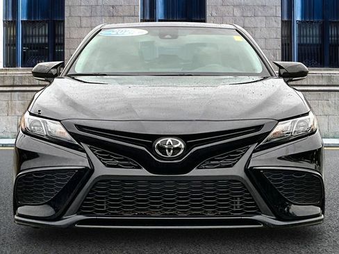 Used 2024 Toyota Camry SE FWD image 3
