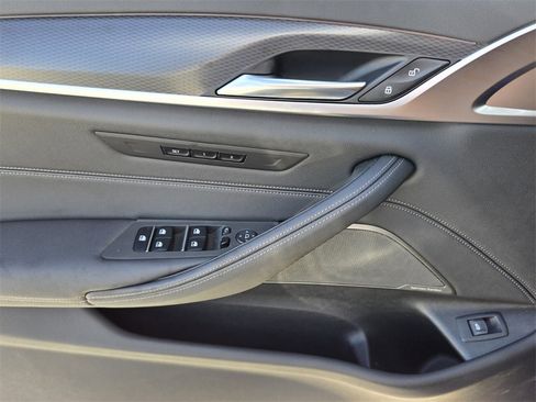 Used 2023 BMW 540i w/ M Sport Package image 29