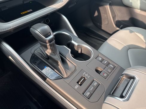 Used 2023 Toyota Highlander XLE image 26