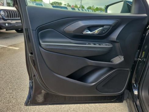 Used 2024 GMC Terrain SLE FWD image 18
