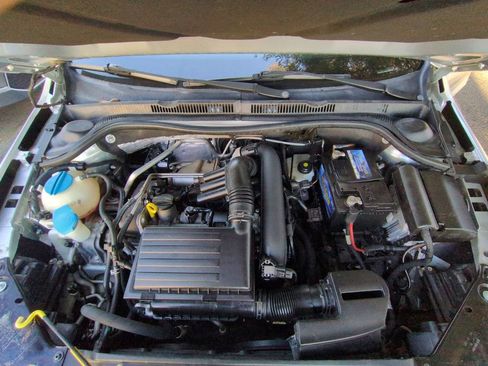 Used 2016 Volkswagen Jetta SE image 11