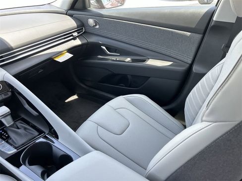 New 2025 Hyundai Elantra Limited image 6