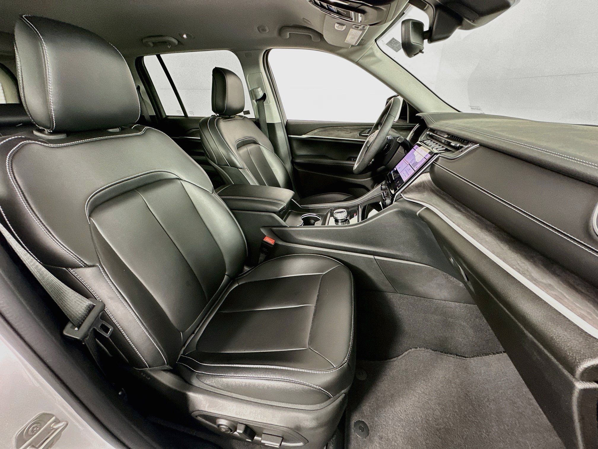Used 2023 Jeep Grand Cherokee Limited RWD image 27