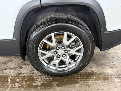 Used 2022 GMC Acadia SLT w/ LPO, Floor Liner Package image 10