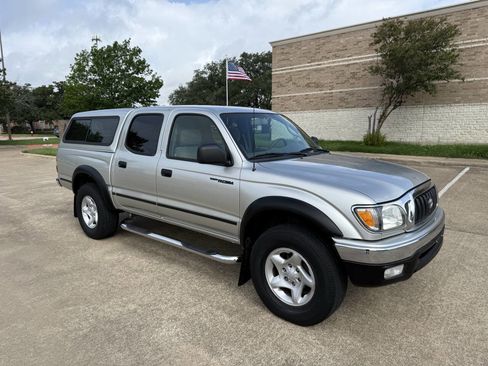 Used 2004 Toyota Tacoma PreRunner RWD image 1