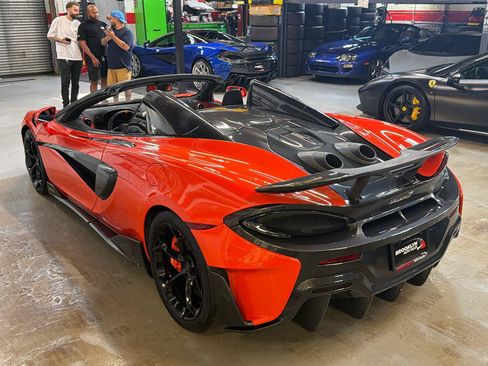 Used 2020 McLaren 600LT Spider RWD image 11