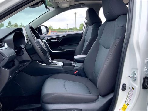 Certified 2025 Toyota RAV4 XLE w/ Convenience Package FWD image 8