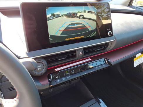 New 2026 Toyota Prius Plug-In Hybrid FWD image 19