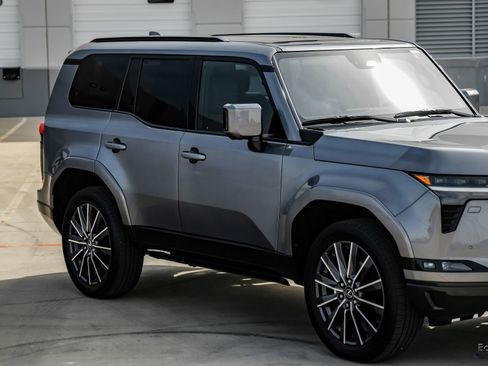 Used 2025 Lexus GX 550 w/ Accessory Package (Z1) image 22