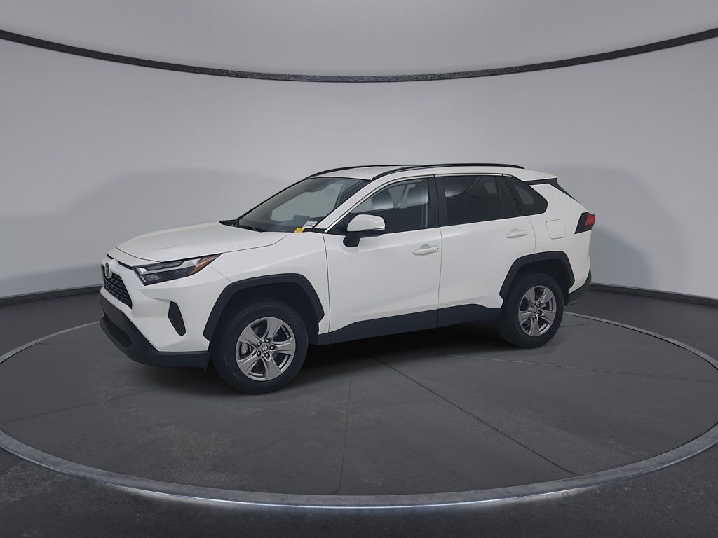 Used 2025 Toyota RAV4 XLE AWD/4WD image 7