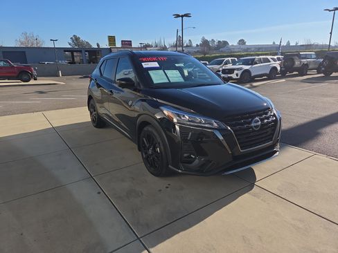 Used 2023 Nissan Kicks SR w/ SR Premium Package image 7