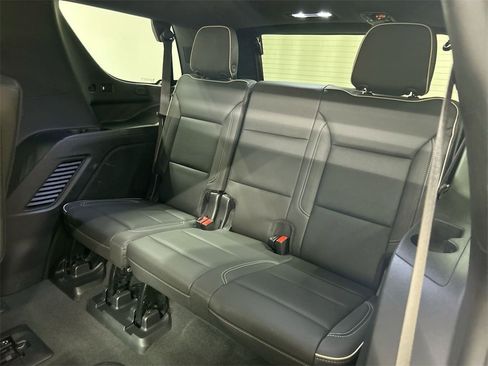 Used 2022 GMC Yukon SLT w/ SLT Premium Package image 21