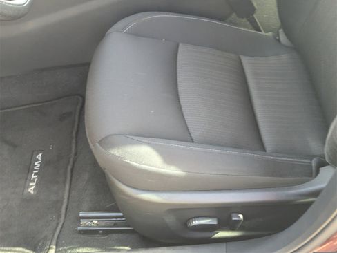 Used 2024 Nissan Altima 2.5 SV image 17