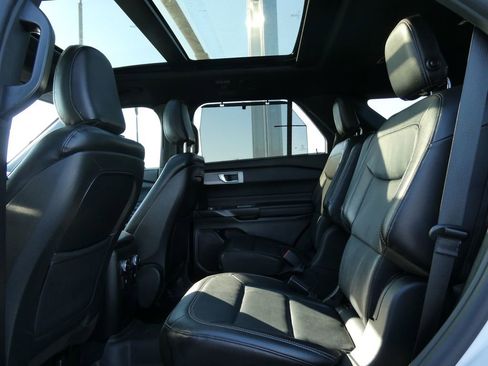 Used 2020 Ford Explorer Limited image 19