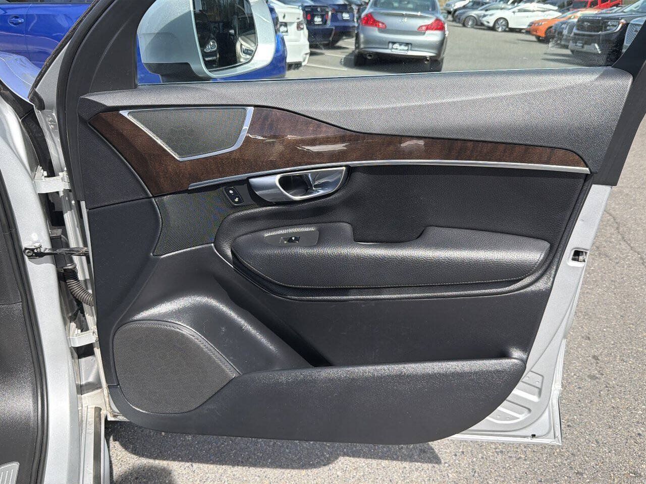 Used 2017 Volvo XC90 T6 Momentum w/ Vision Package AWD/4WD image 21