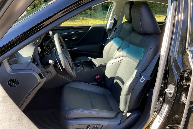 Certified 2024 Lexus ES 350 w/ Premium Package FWD image 3