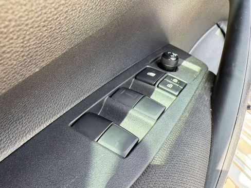 Used 2021 Toyota Corolla LE FWD image 12