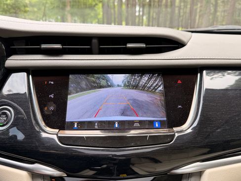 Used 2025 Cadillac XT6 Premium Luxury w/ Technology Package FWD image 5