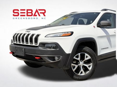 Used 2017 Jeep Cherokee Trailhawk AWD/4WD image 45