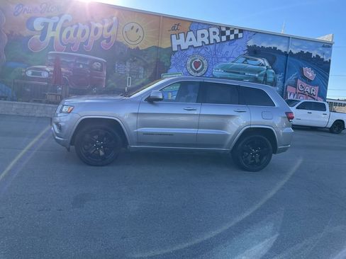 Used 2015 Jeep Grand Cherokee Altitude AWD/4WD image 2