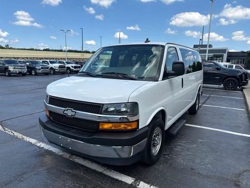 Used 2018 Chevrolet Express 2500 LT w/ LT Preferred Equipment Group RWD image 4