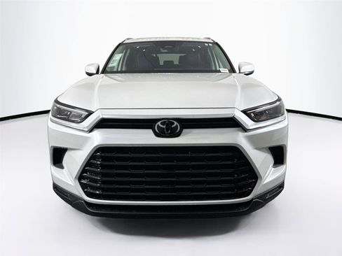 Certified 2024 Toyota Grand Highlander XLE image 9