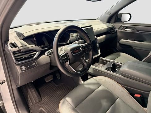 Used 2024 GMC Acadia AT4 w/ Luxury Package image 9