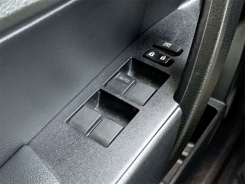 Used 2017 Toyota Corolla SE image 23