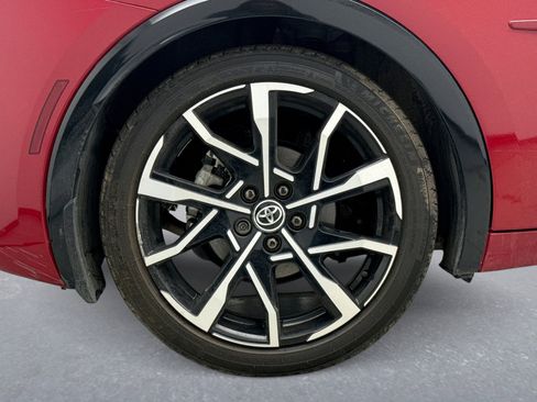 Used 2025 Toyota Prius Plug-In Hybrid image 12