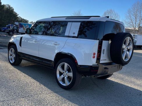 Used 2024 Land Rover Defender 110 X-Dynamic SE image 4