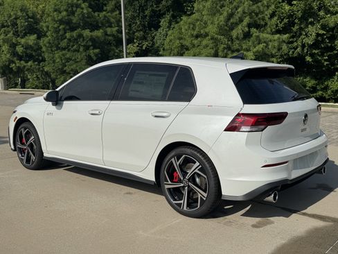 New 2026 Volkswagen GTI SE image 3