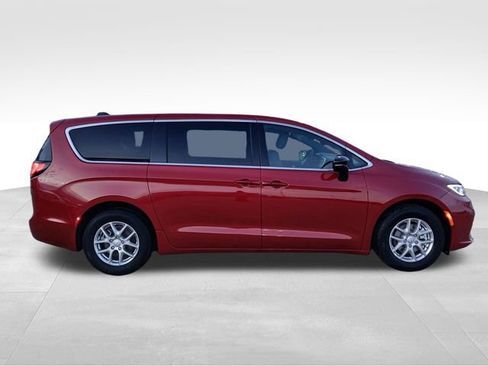 New 2026 Chrysler Pacifica Select image 6