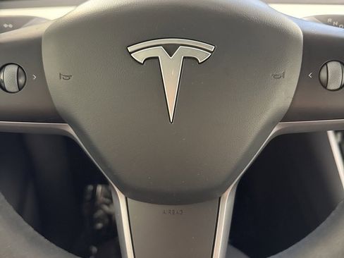 Used 2021 Tesla Model Y Long Range image 32