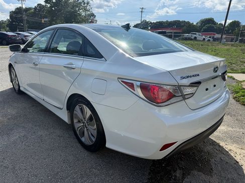 Used 2015 Hyundai Sonata Limited w/ Option Group 02 FWD image 3