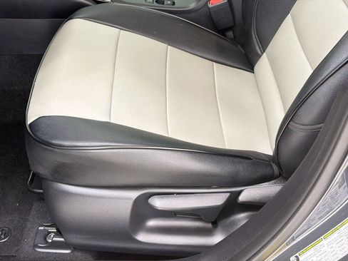 Used 2025 Toyota Corolla LE image 13