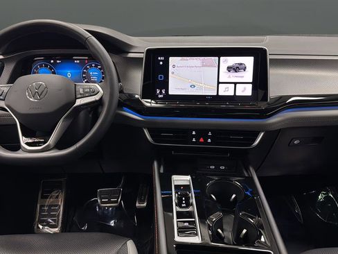 Used 2024 Volkswagen Atlas Peak Edition SEL image 11