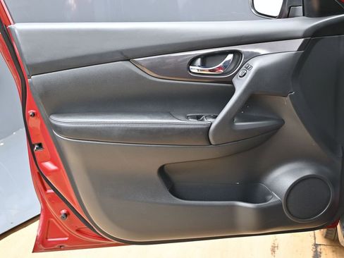 Used 2019 Nissan Rogue SV image 34