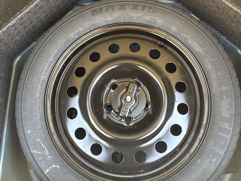 Used 2017 Ford Edge SEL w/ Equipment Group 201A image 3