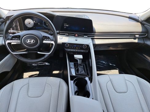 Used 2025 Hyundai Elantra Limited FWD image 9