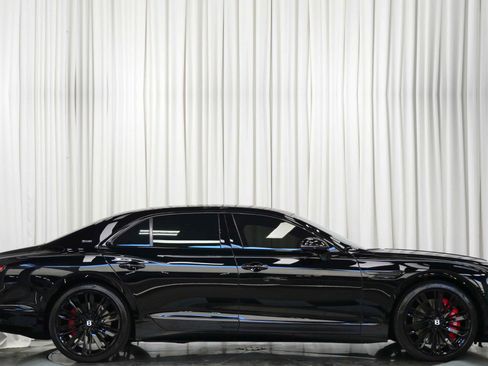 Used 2024 Bentley Flying Spur W12 image 2