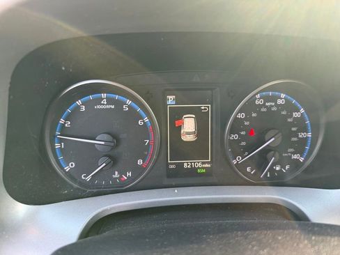 Used 2017 Toyota RAV4 XLE AWD/4WD image 5