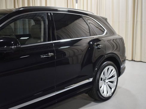 New 2025 Bentley Bentayga AWD/4WD image 8