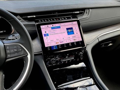 New 2025 Jeep Grand Cherokee Limited w/ Black Appearance Package image 7